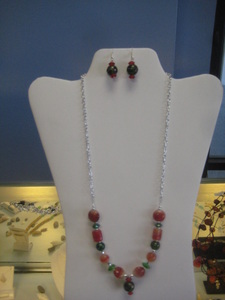 Green & Red 1/2 chain necklace & earring set~Great for Christmas!